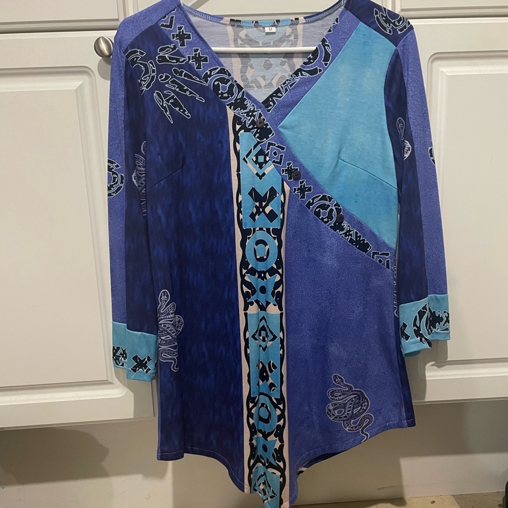 Women’s medium tunic new never been worn three-quarter length sleeve